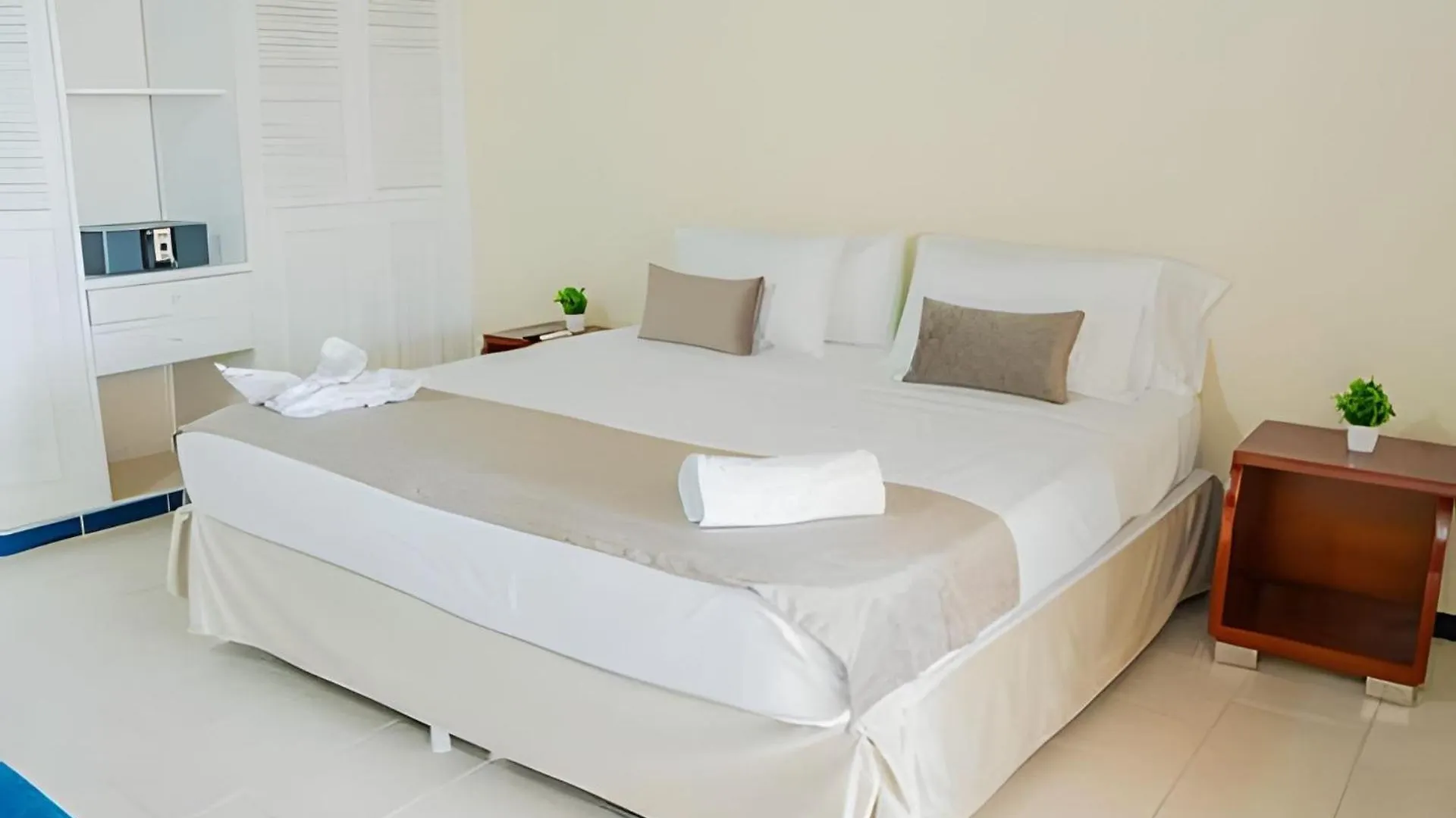 Playa Palmeras Beach Resort Cartagena Hotel